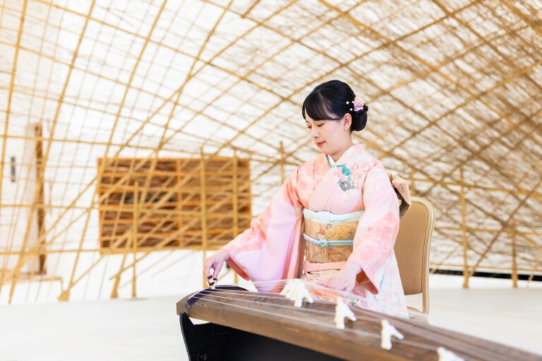 箏のミニ演奏の様子